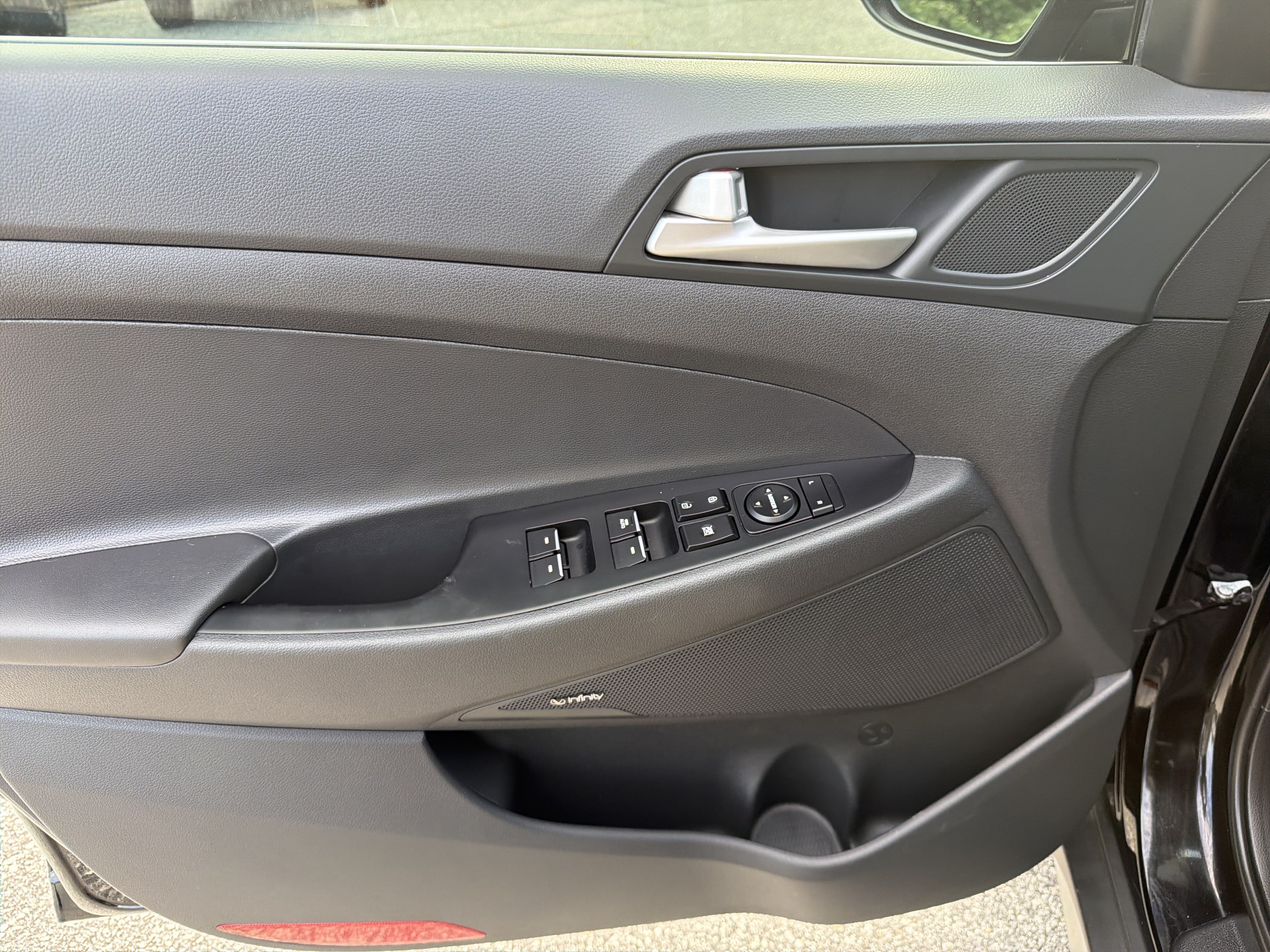 Used 2021 Hyundai Tucson Ultimate w/ Cargo Package FWD image 11
