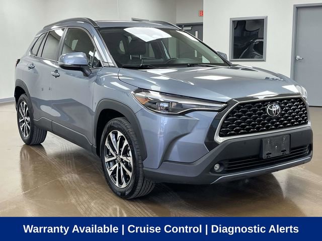 Used 2024 Toyota Corolla Cross XLE image 3