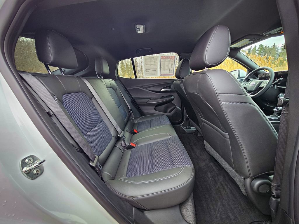 Used 2025 Buick Envista Preferred image 34
