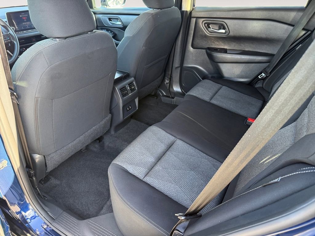 Used 2024 Nissan Rogue SV image 30