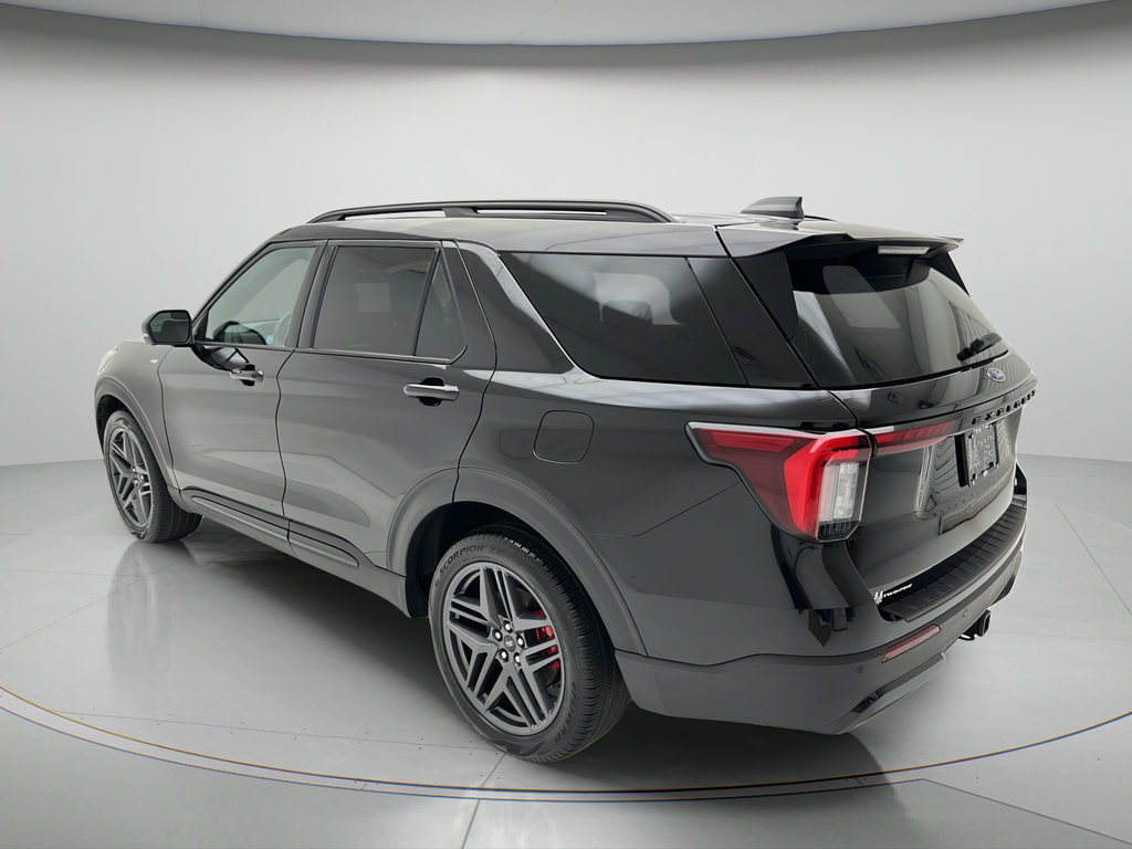 Used 2025 Ford Explorer ST-Line w/ ST-Line Street Pack AWD/4WD image 7