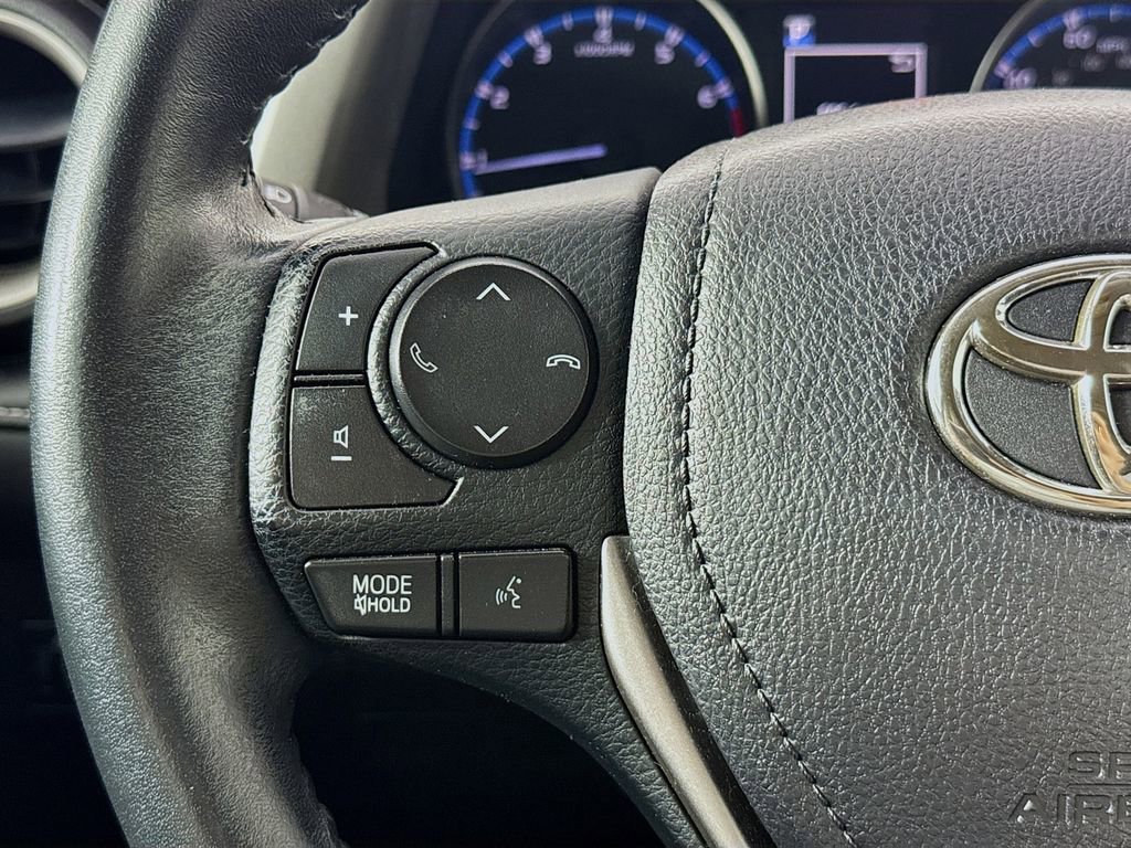 Used 2018 Toyota RAV4 XLE image 28