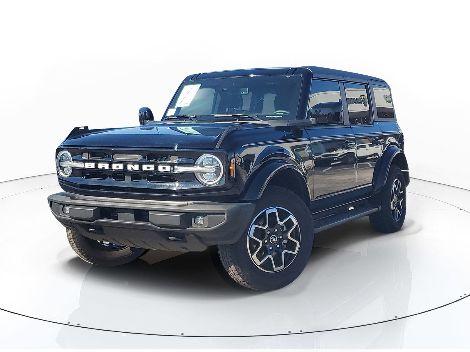Used 2024 Ford Bronco Outer Banks image 3