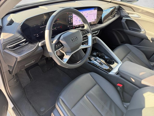 Used 2025 Audi Q5 Premium w/ Convenience Package AWD/4WD image 3