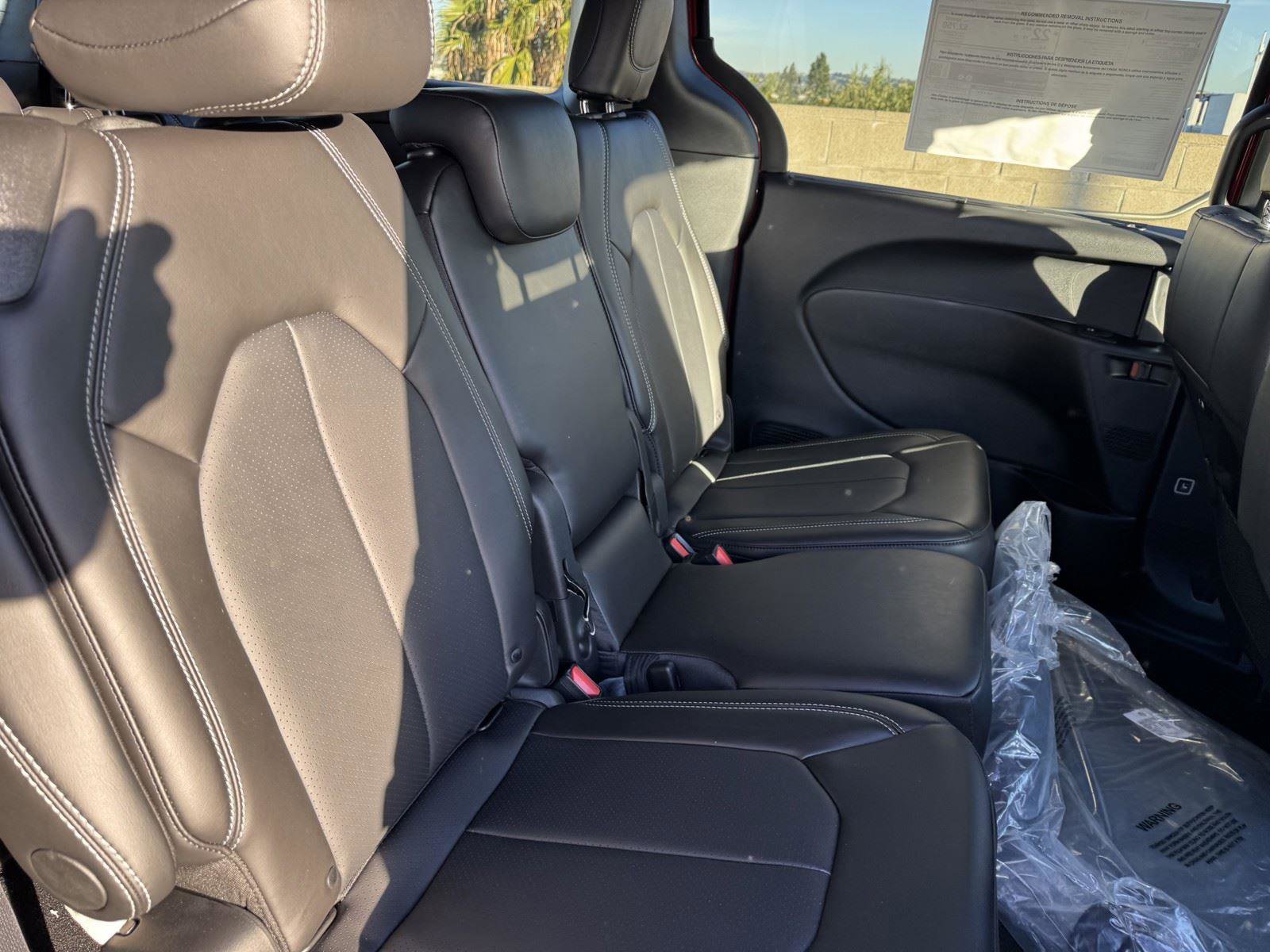 New 2026 Chrysler Pacifica Select FWD image 8