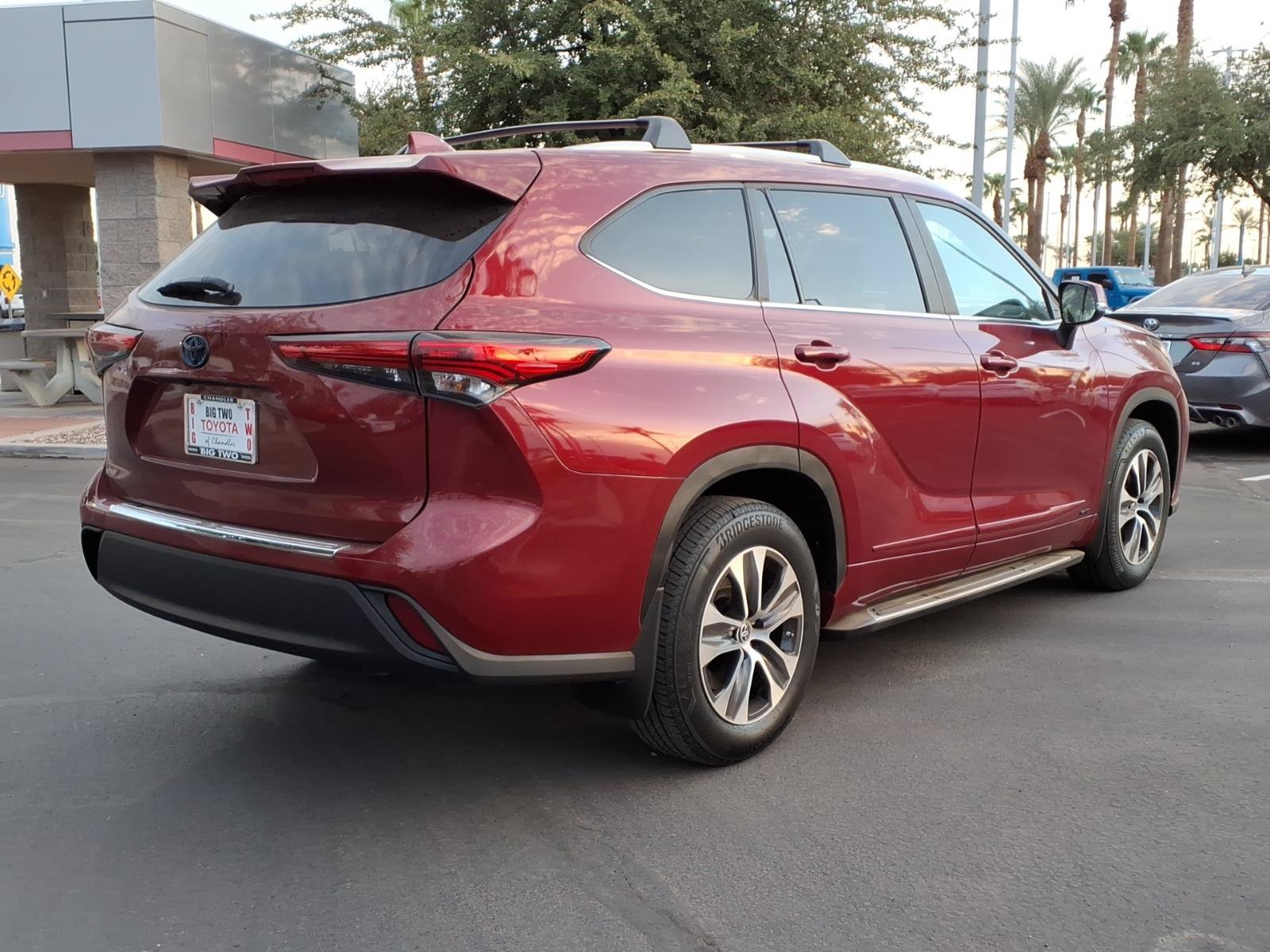 Used 2023 Toyota Highlander XLE w/ Protection Package #3 (TMS) AWD/4WD image 4