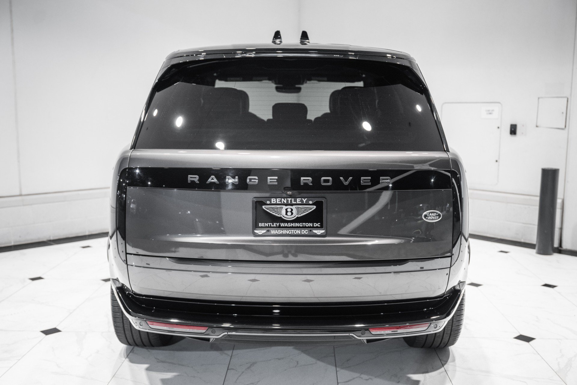 Used 2023 Land Rover Range Rover SE AWD/4WD image 8