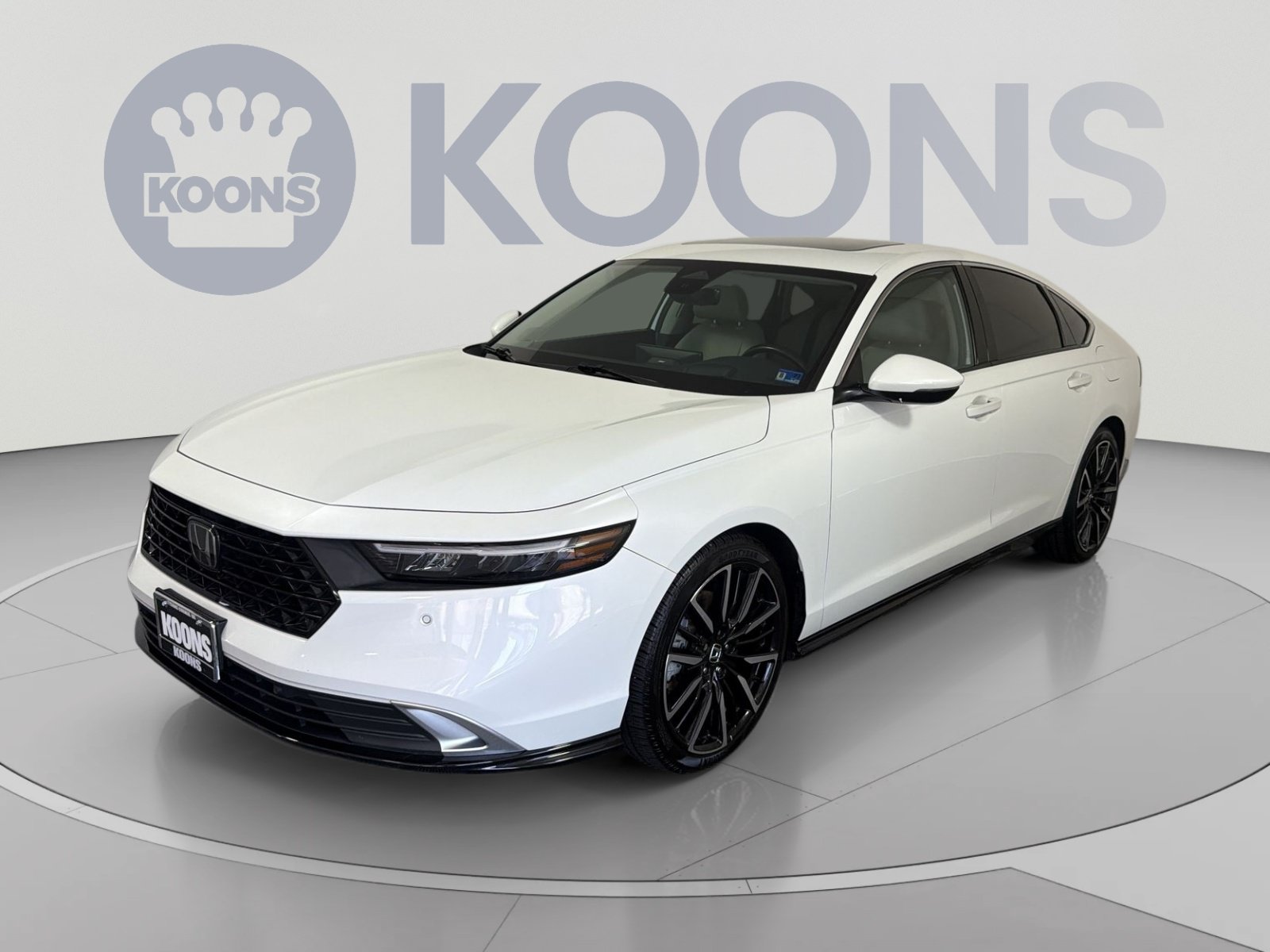 Used 2023 Honda Accord Touring image 1