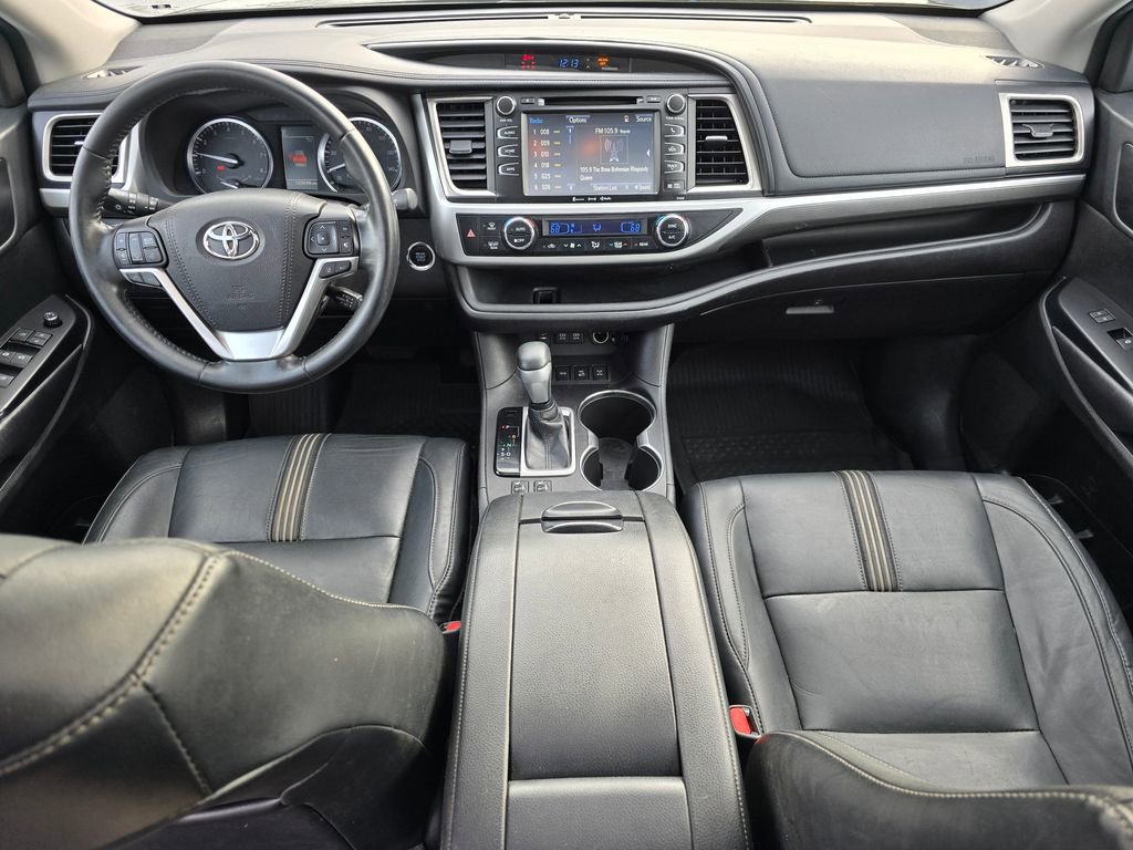Used 2018 Toyota Highlander SE image 18