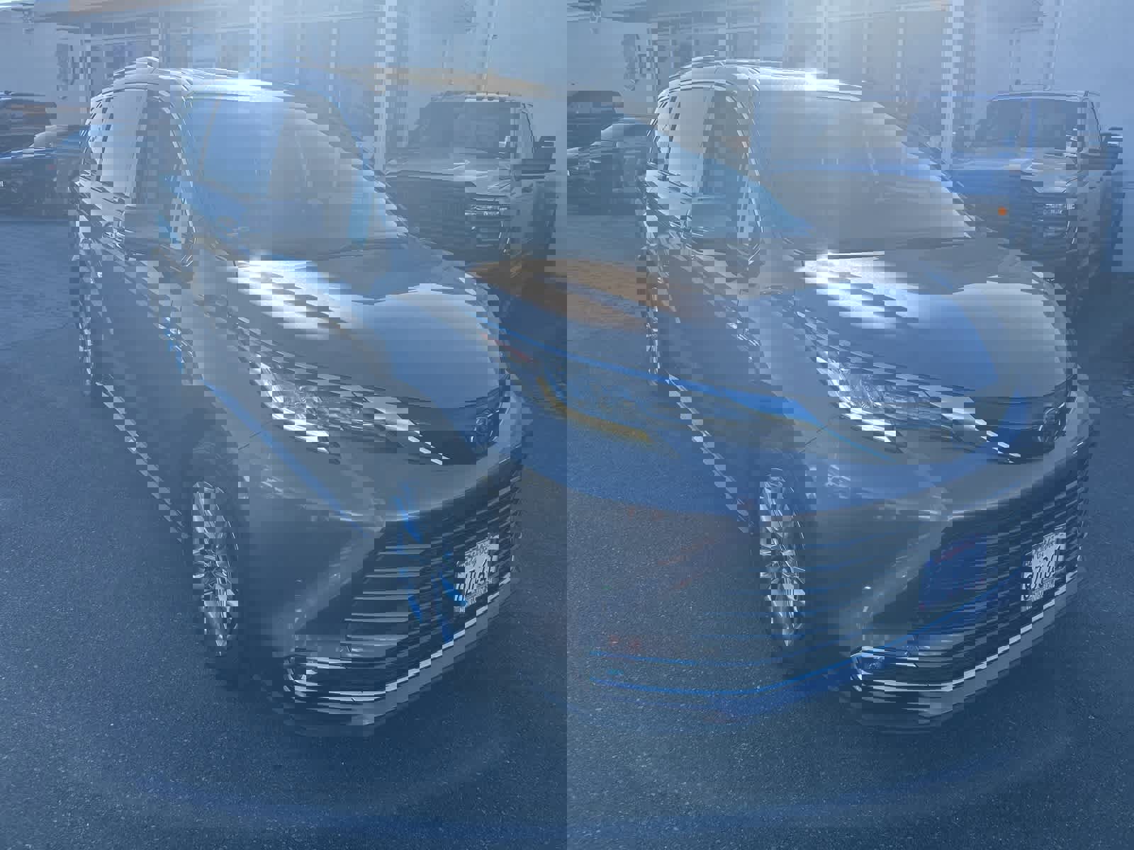 Used 2022 Toyota Sienna Limited image 9