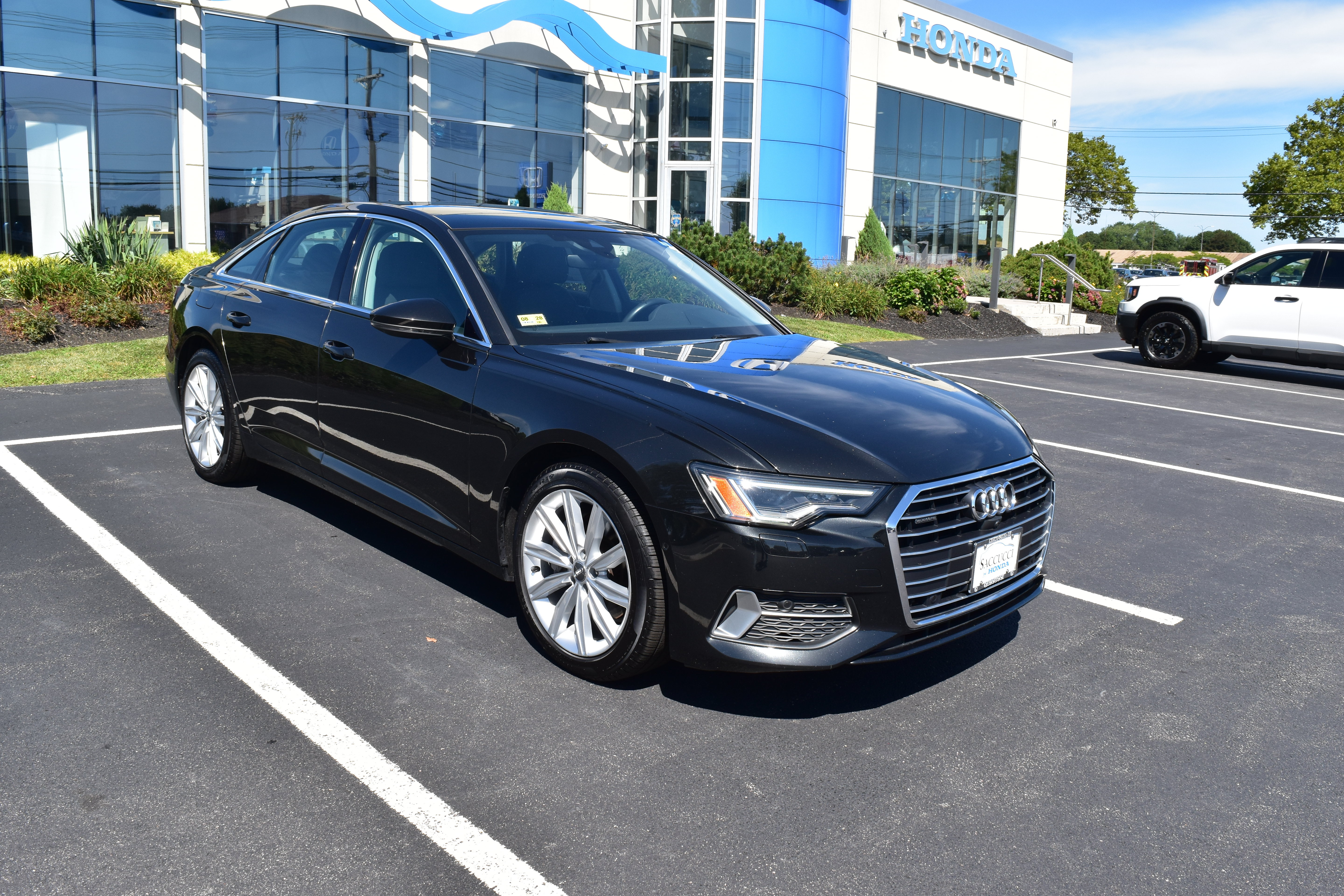 Used 2020 Audi A6 2.0T Premium Plus w/ Premium Plus Package AWD/4WD image 2