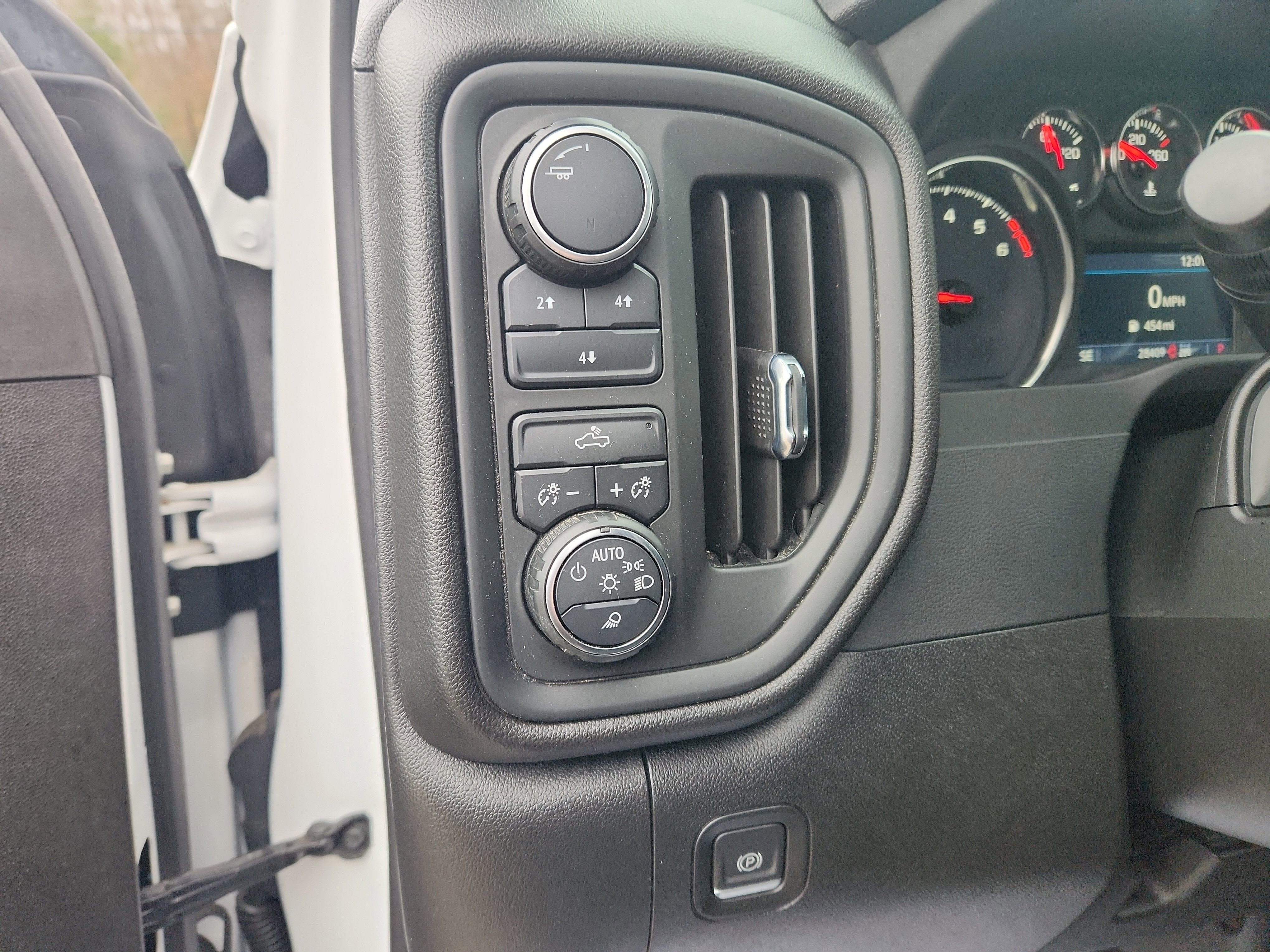 Used 2023 Chevrolet Silverado 2500 Custom w/ Custom Value Package image 16