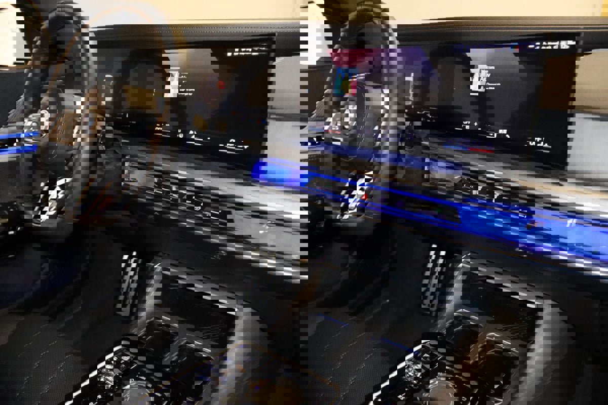 Used 2023 BMW 760i xDrive image 74