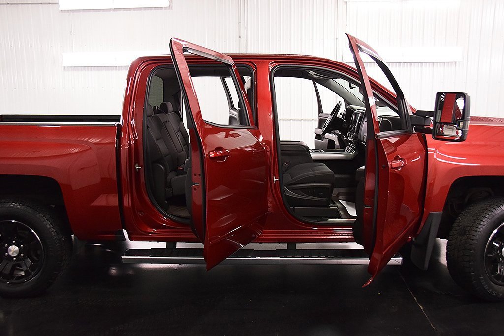 Used 2018 Chevrolet Silverado 1500 LT w/ All Star Edition image 29