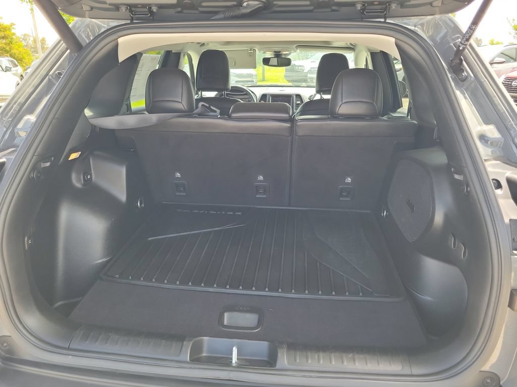 Used 2021 Jeep Cherokee Latitude Lux w/ Sun & Sound Group AWD/4WD image 9