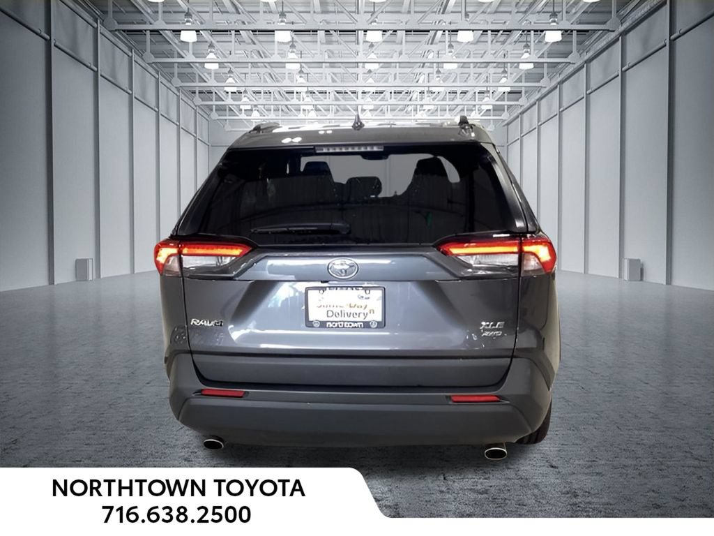 Used 2025 Toyota RAV4 XLE AWD/4WD image 8
