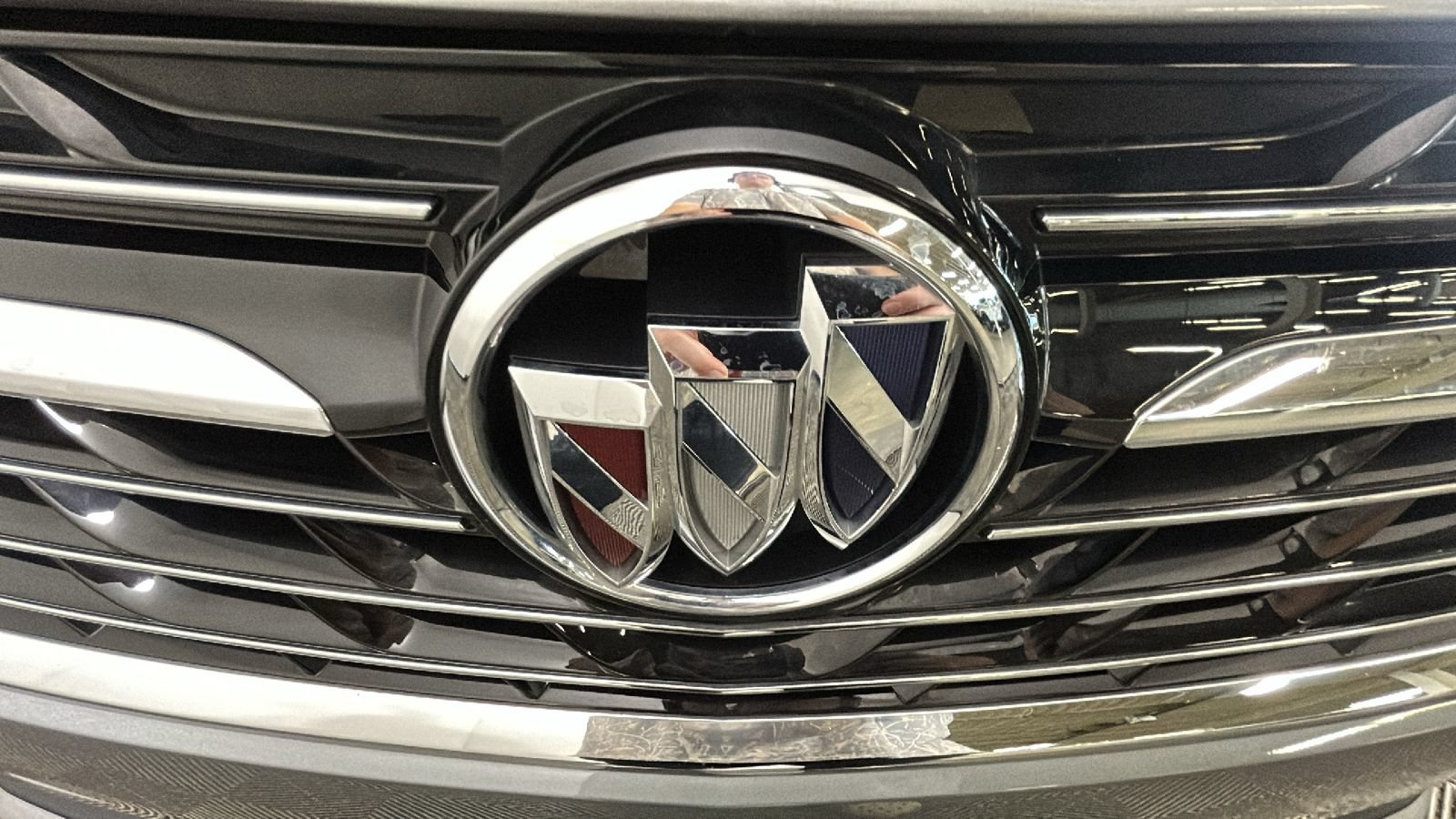 Used 2023 Buick Envision Essence AWD/4WD image 9