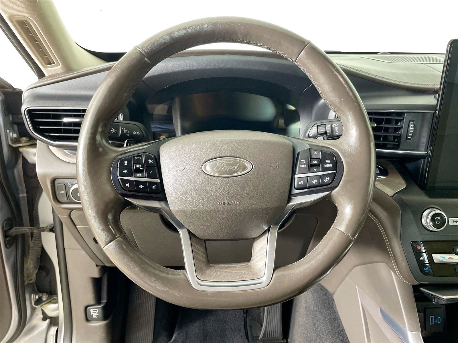 Used 2020 Ford Explorer Platinum w/ Premium Technology Package AWD/4WD image 19