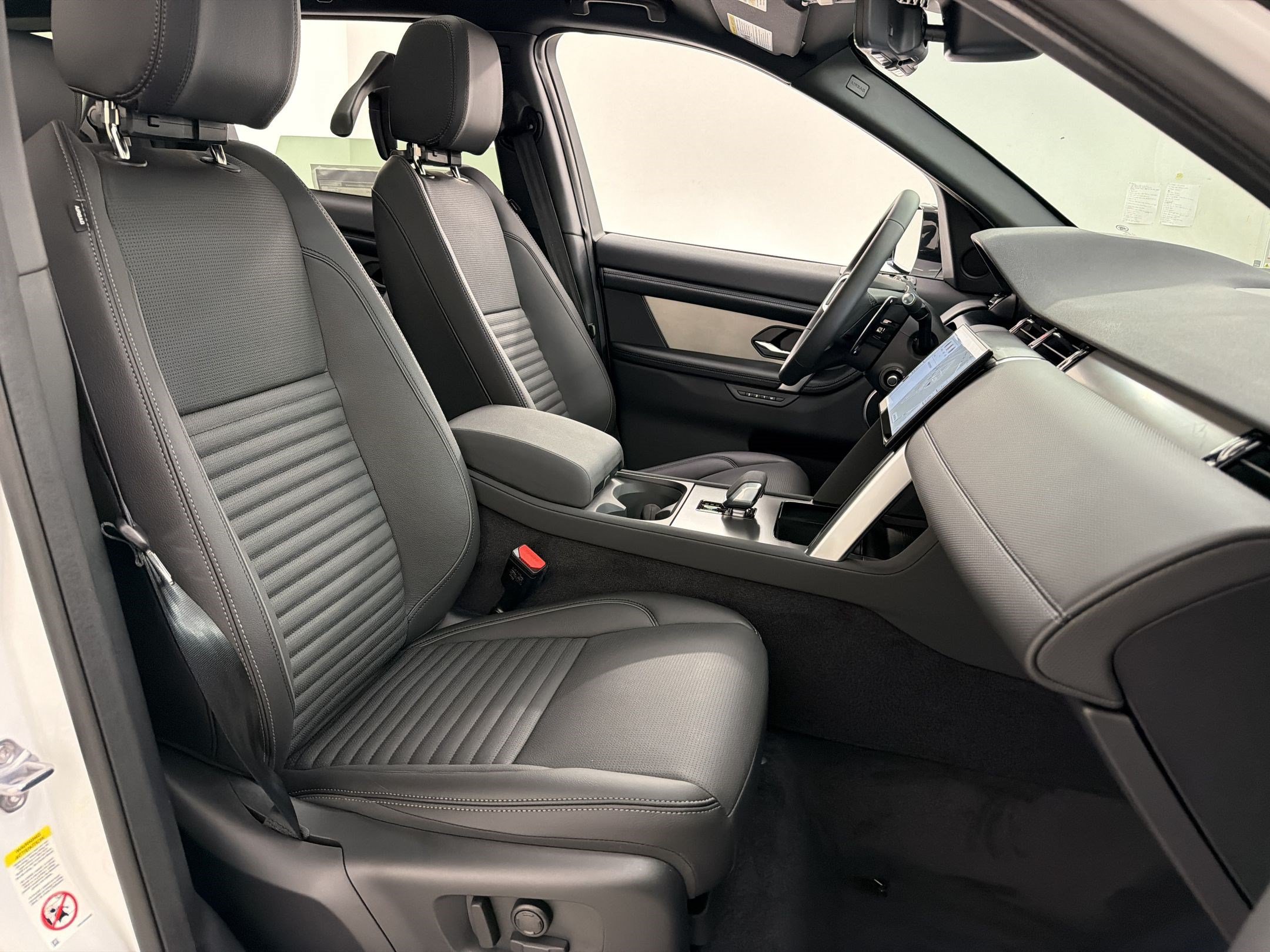 New 2026 Land Rover Discovery Sport Landmark AWD/4WD image 25