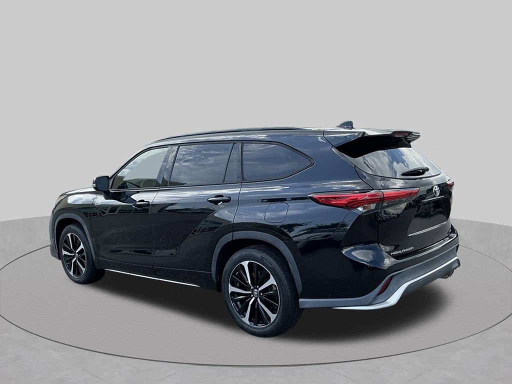 Used 2021 Toyota Highlander XSE FWD image 8