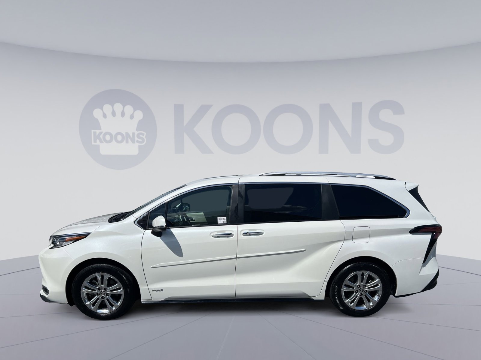 Used 2021 Toyota Sienna Platinum AWD/4WD image 2