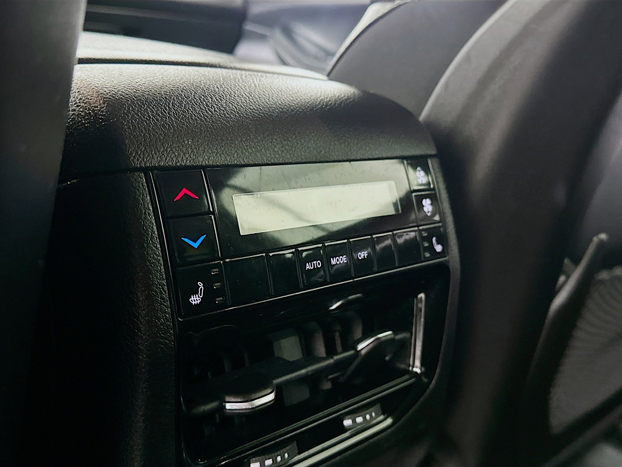 Used 2023 Jeep Grand Cherokee L Limited w/ Black Appearance Package image 27