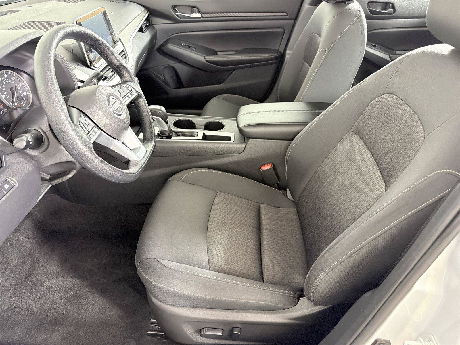 Used 2025 Nissan Altima 2.5 SV FWD image 7