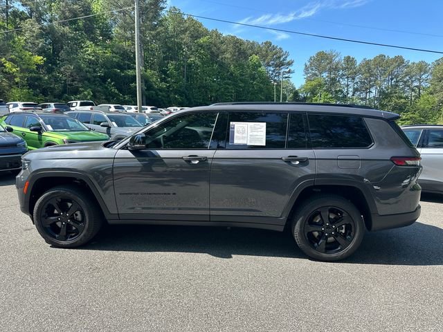 Used 2025 Jeep Grand Cherokee L Limited w/ Black Appearance Package AWD/4WD image 8