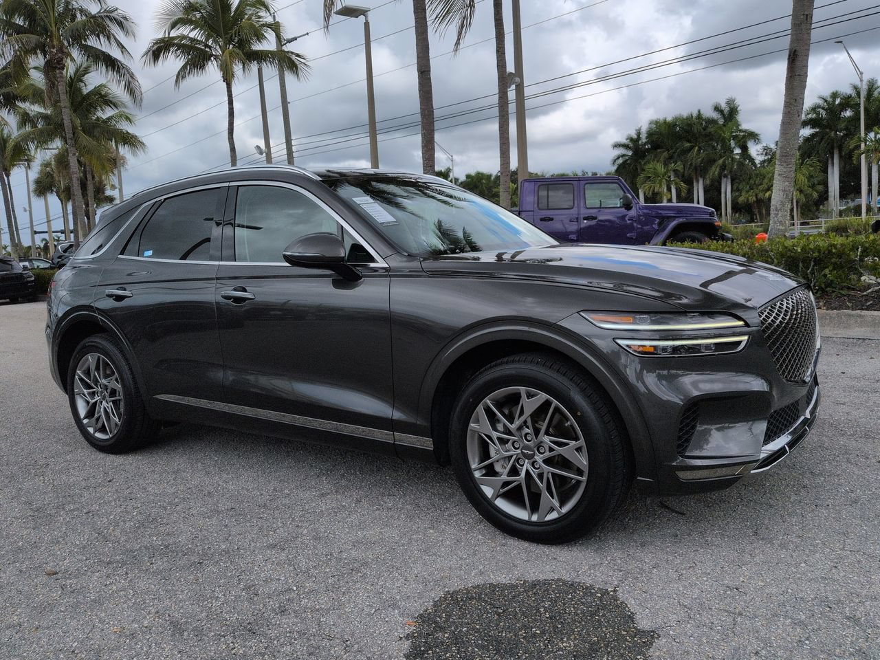 Used 2025 Genesis GV70 2.5T AWD/4WD image 3