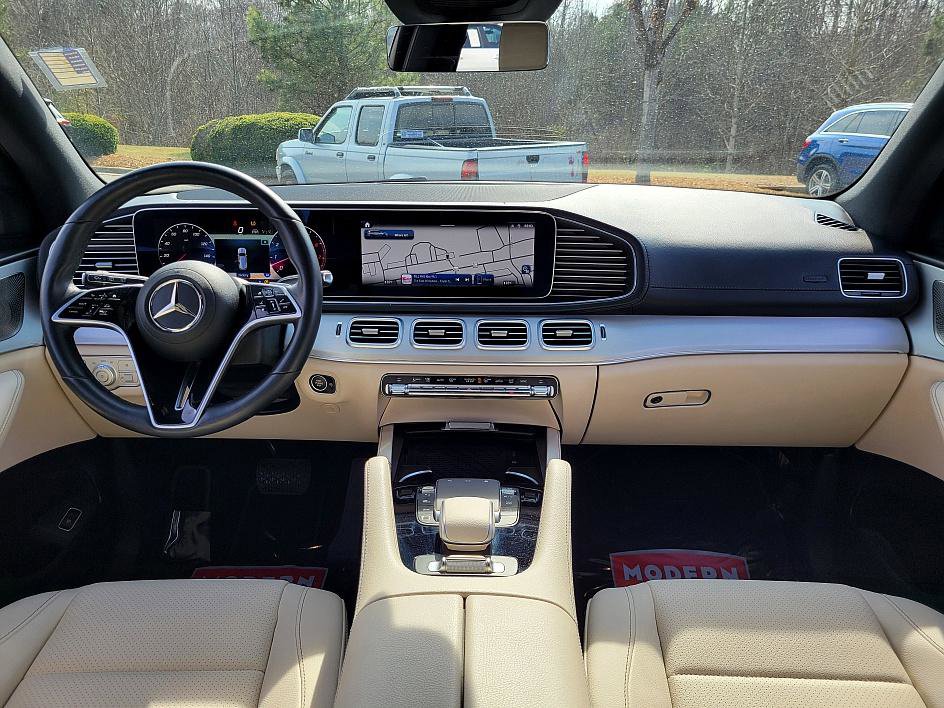 Used 2025 Mercedes-Benz GLS 450 4MATIC image 16