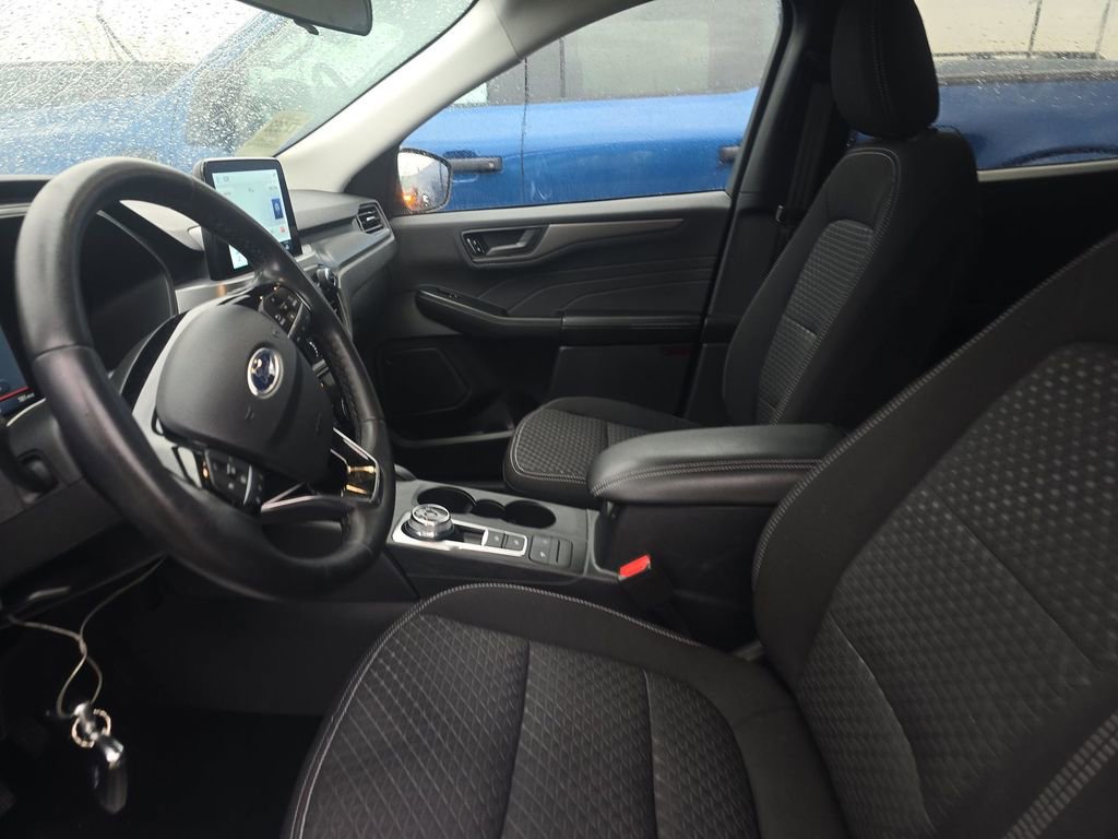 Used 2023 Ford Escape Active w/ Cold Weather Package FWD image 4
