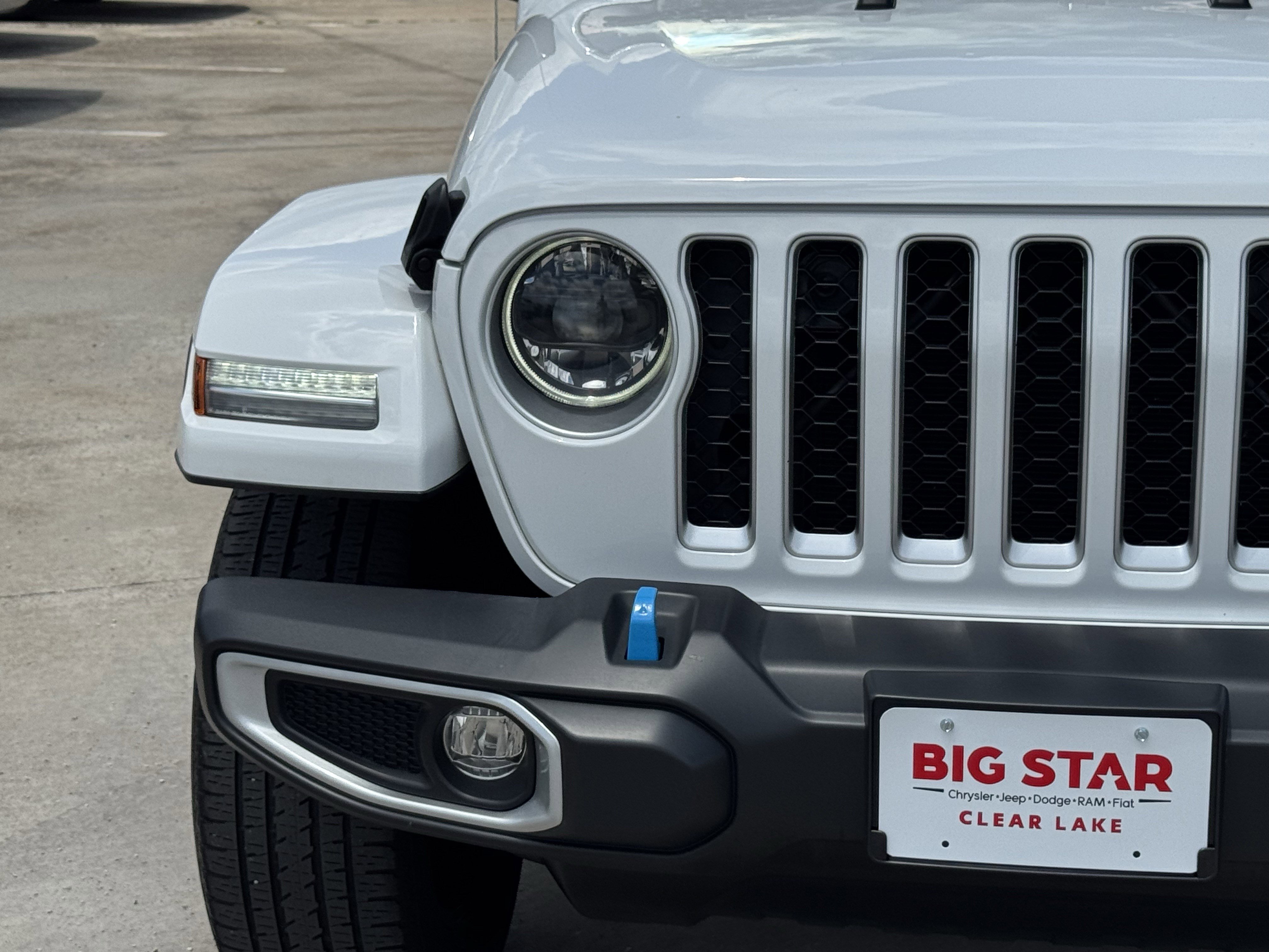 Used 2023 Jeep Wrangler Unlimited Sahara w/ Cold Weather Group AWD/4WD image 6