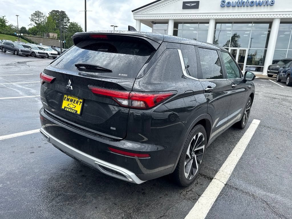 Used 2024 Mitsubishi Outlander SE AWD/4WD image 3