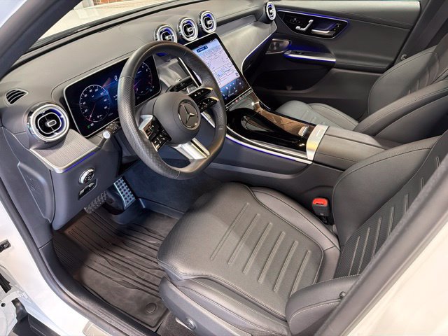 Used 2025 Mercedes-Benz GLC 300 4MATIC image 11