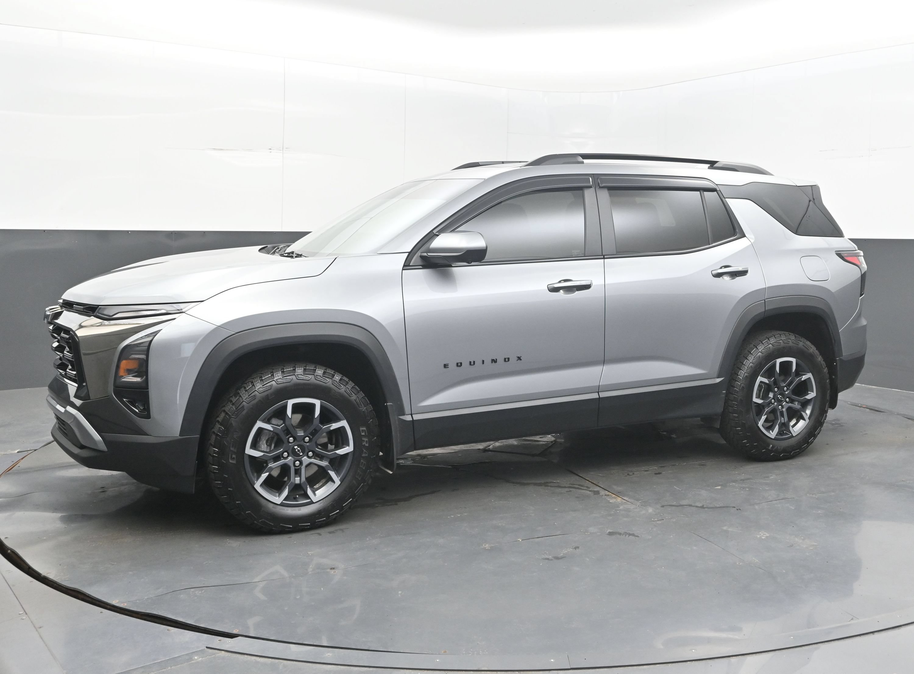 Used 2026 Chevrolet Equinox ACTIV w/ Safety and Technology Package AWD/4WD image 5