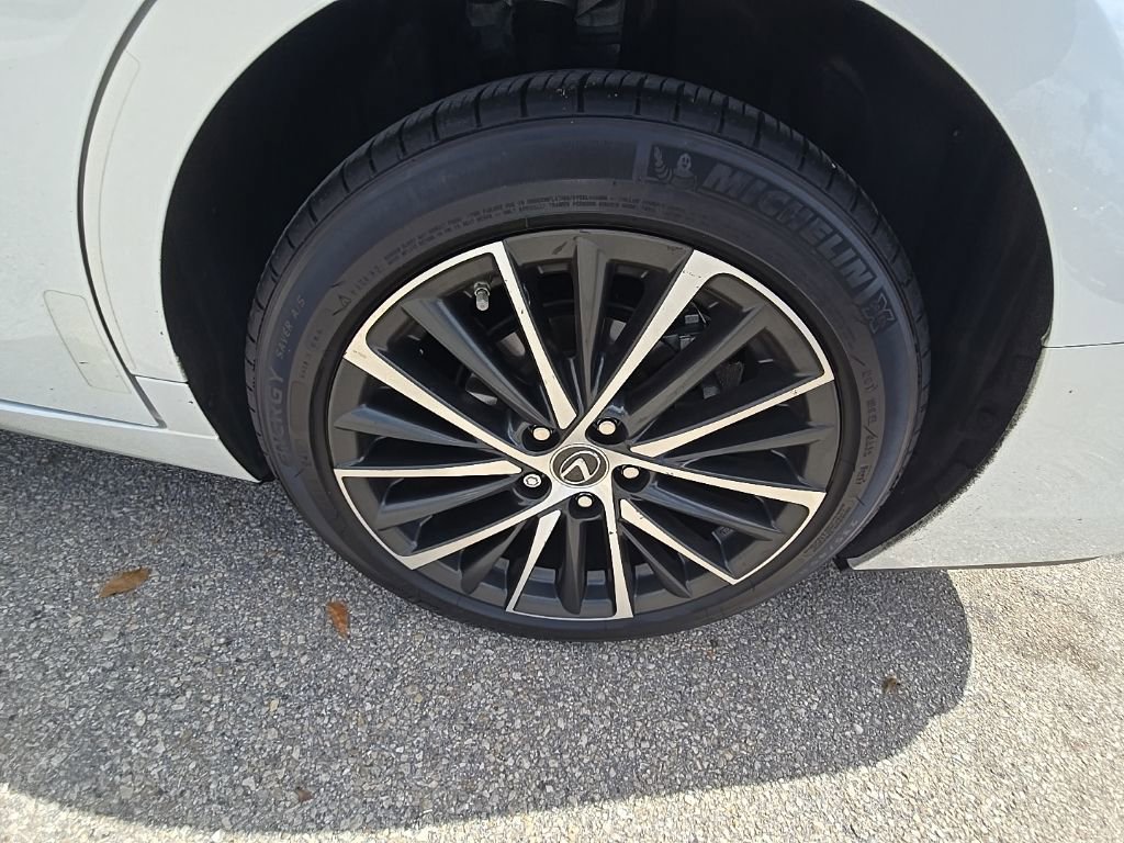 Certified 2024 Lexus ES 350 w/ Premium Package image 10