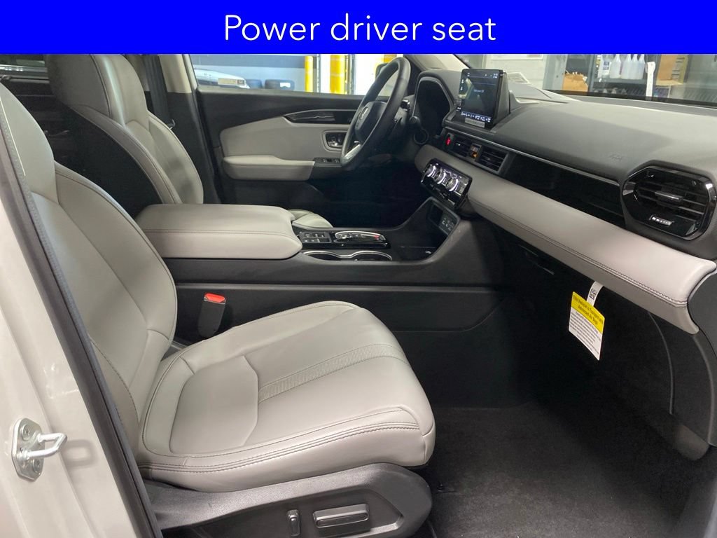 Used 2025 Honda Pilot Touring image 12