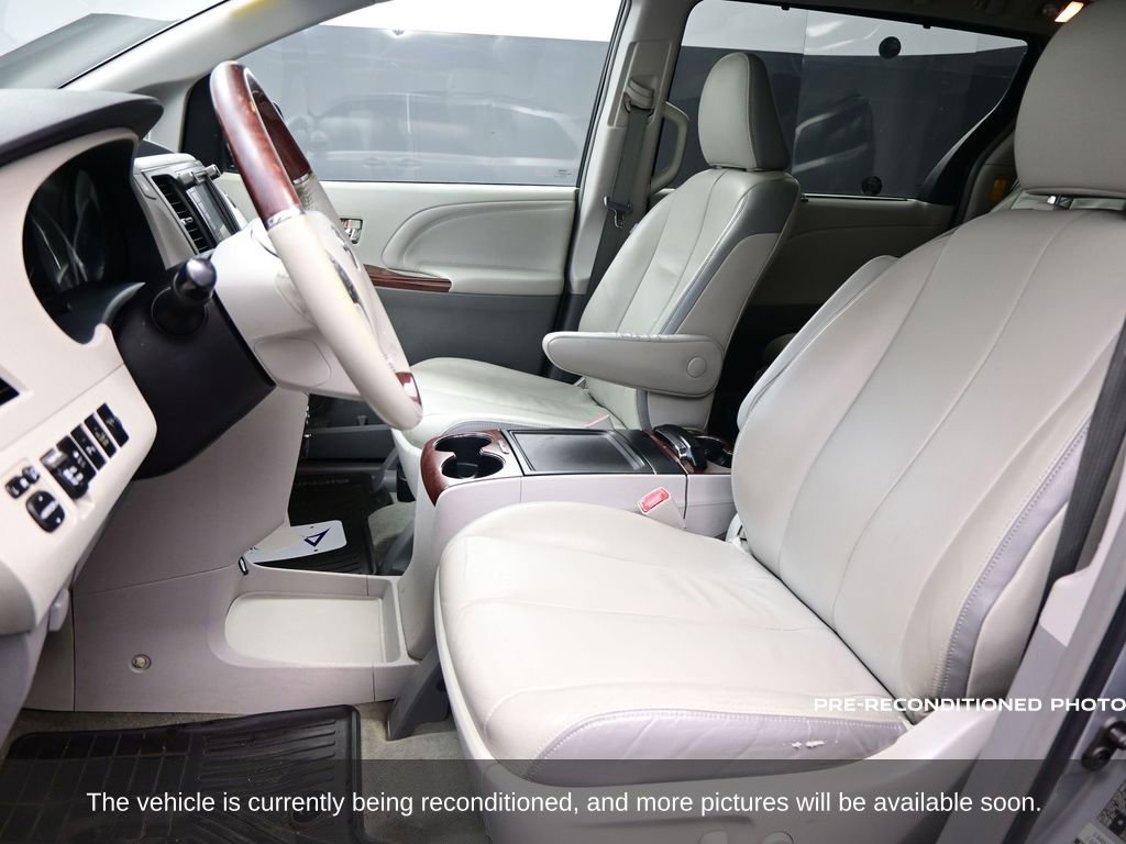 Used 2014 Toyota Sienna Limited w/ Limited Premium Package image 6