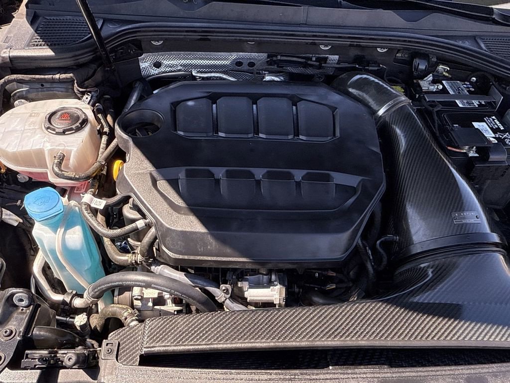 Used 2022 Volkswagen Golf R image 27