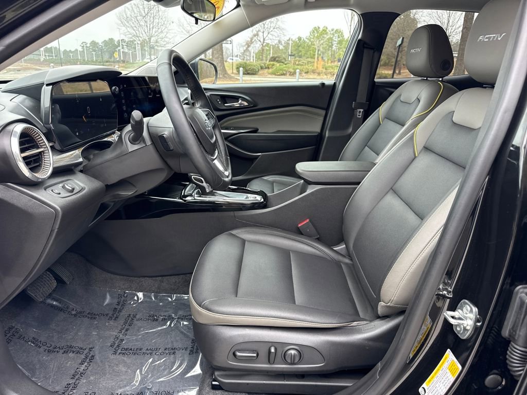 Used 2025 Chevrolet Trax ACTIV w/ Sunroof Package image 13