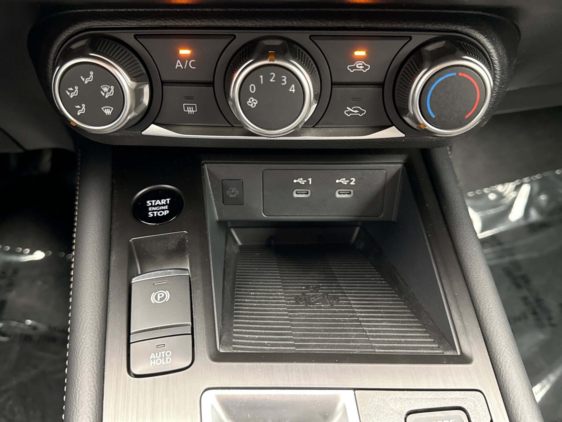 Used 2025 Nissan Kicks SV AWD/4WD image 15