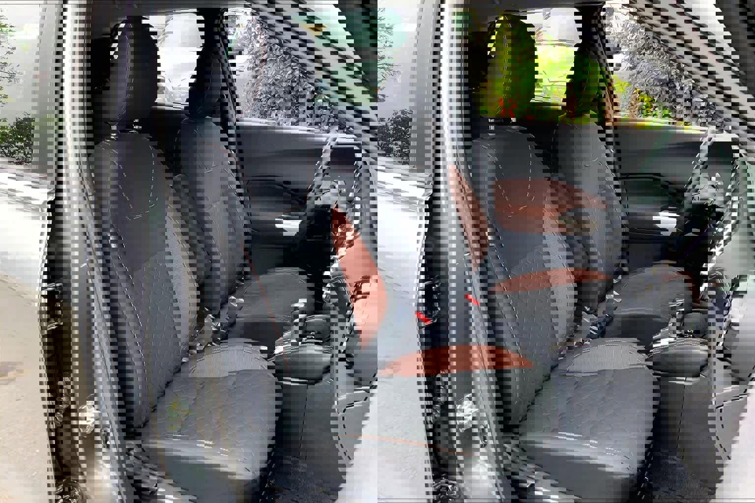 Used 2019 Nissan Kicks SR image 9