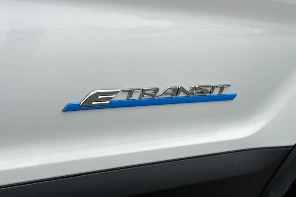 Used 2023 Ford E-Transit RWD image 12