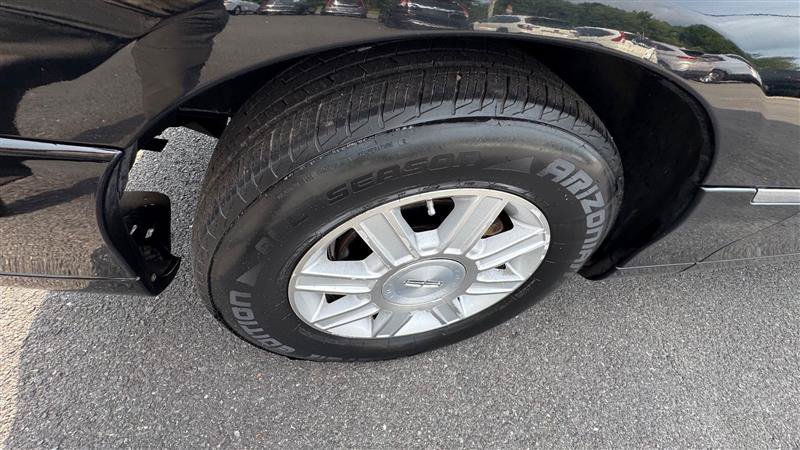 Used 2008 Lincoln Town Car Executive RWD image 33