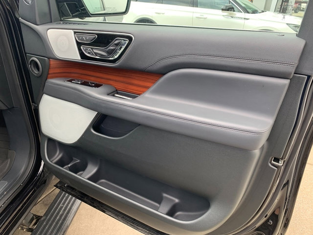 Certified 2024 Lincoln Navigator Reserve AWD/4WD image 15