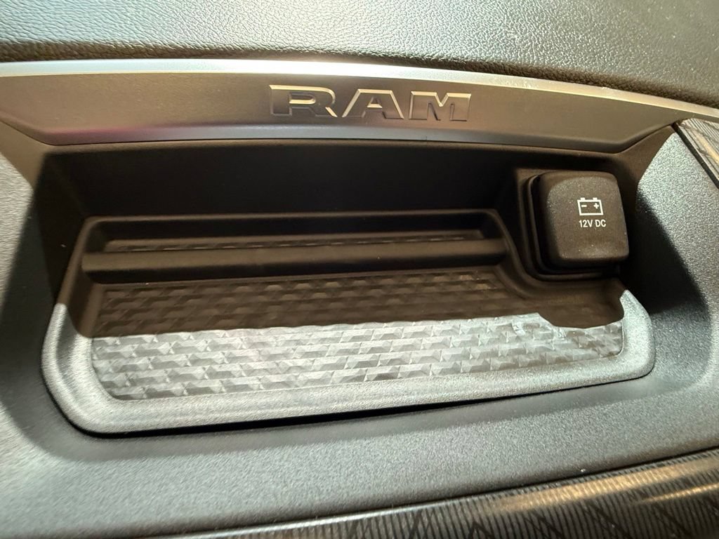 New 2026 RAM 1500 Express AWD/4WD image 32