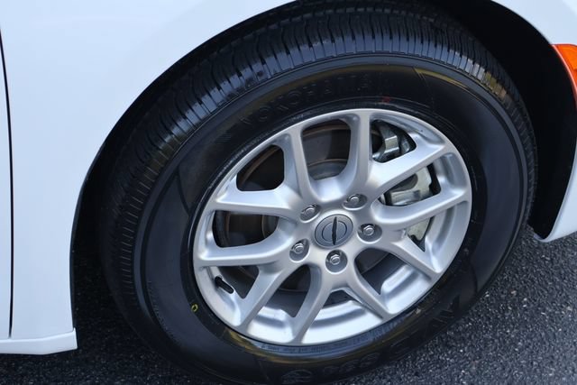 Used 2024 Chrysler Pacifica Touring-L FWD image 26