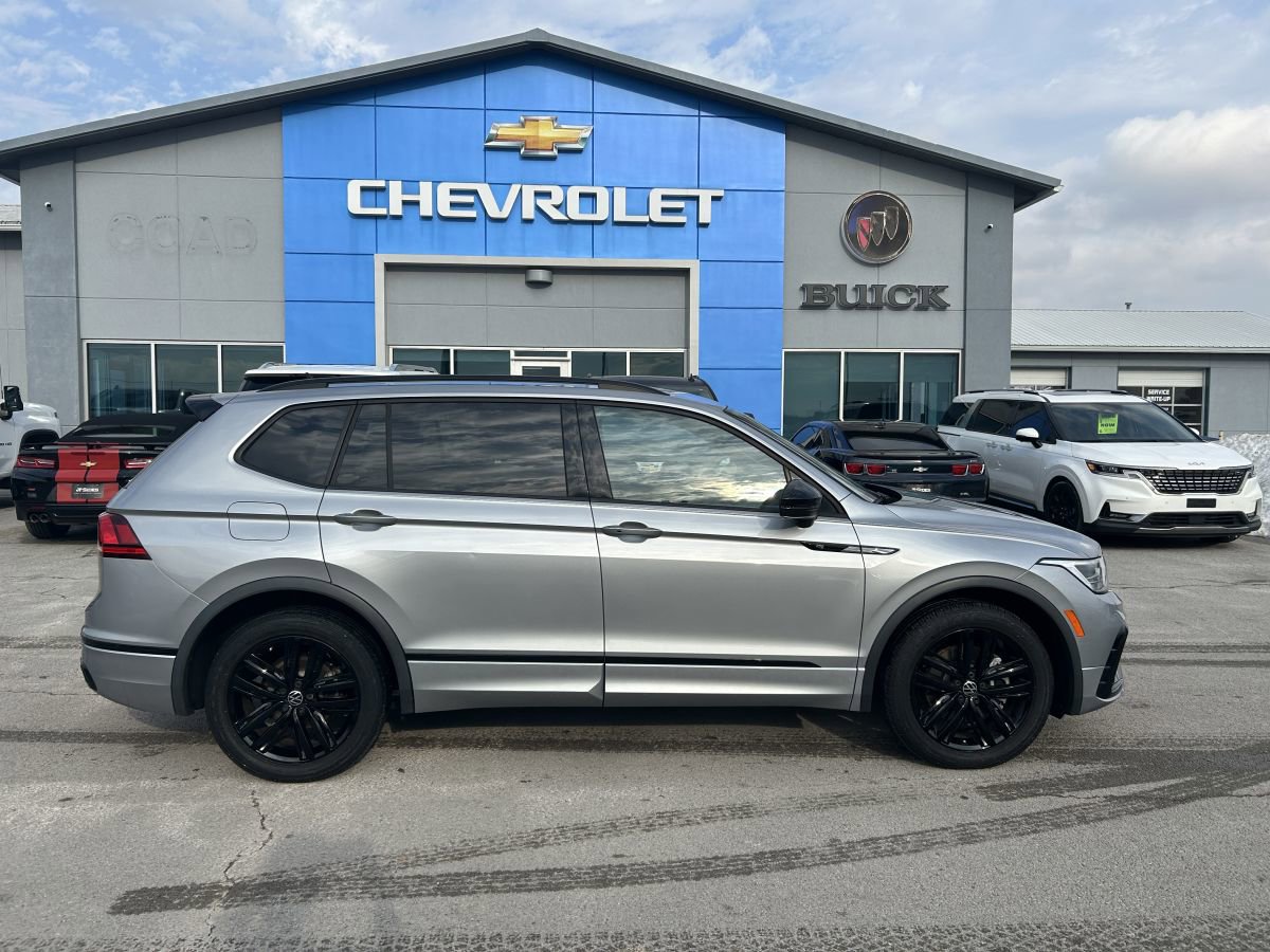 Used 2022 Volkswagen Tiguan SE R-Line image 4