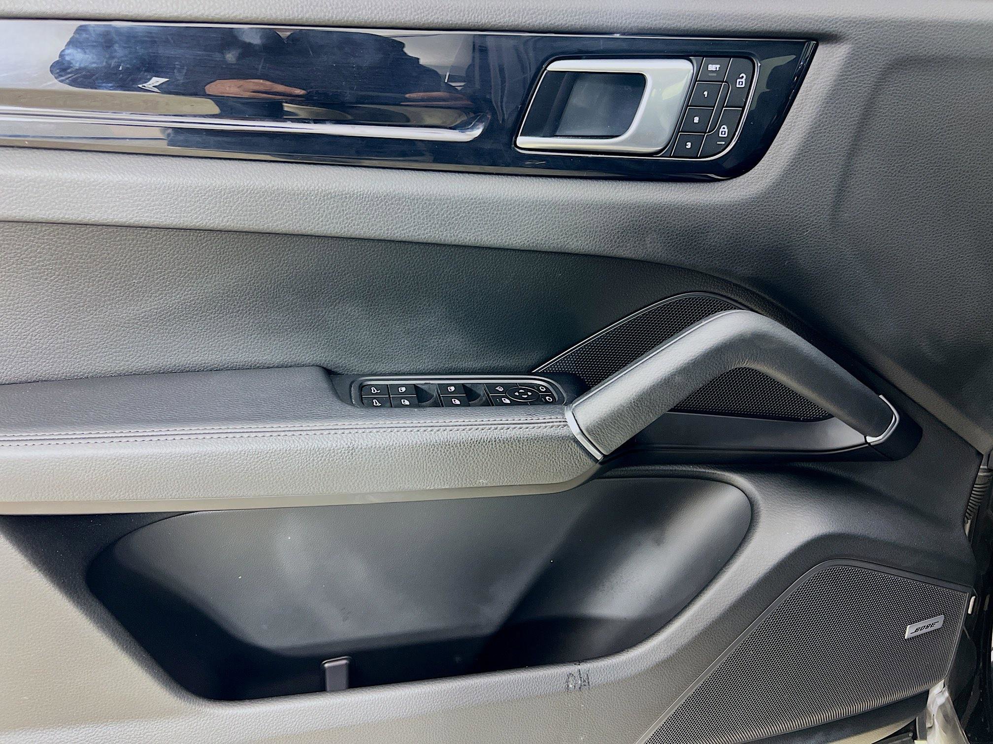 Used 2023 Porsche Cayenne Platinum Edition image 18