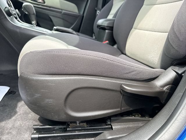 Used 2012 Chevrolet Cruze LS FWD image 12
